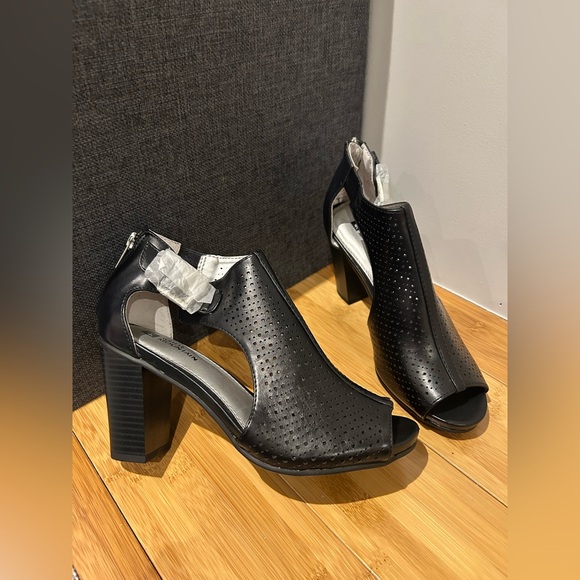 White Mountain Shoes - White Mountain Dreamy Block Strappy Heels, Women’s 7M, Black, NWT